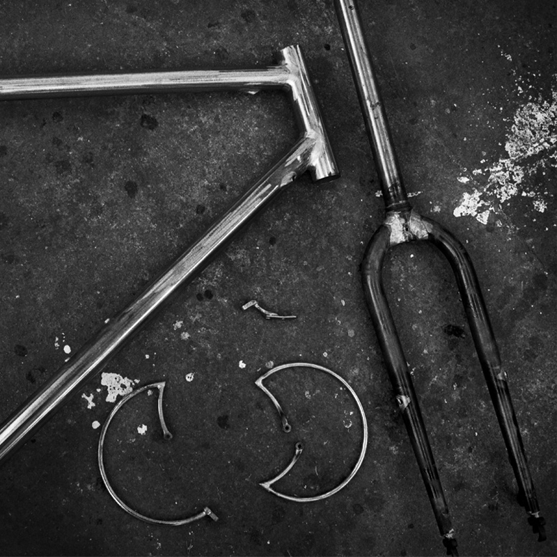 photo des éléments de cadre de vélo Affranchi en construction